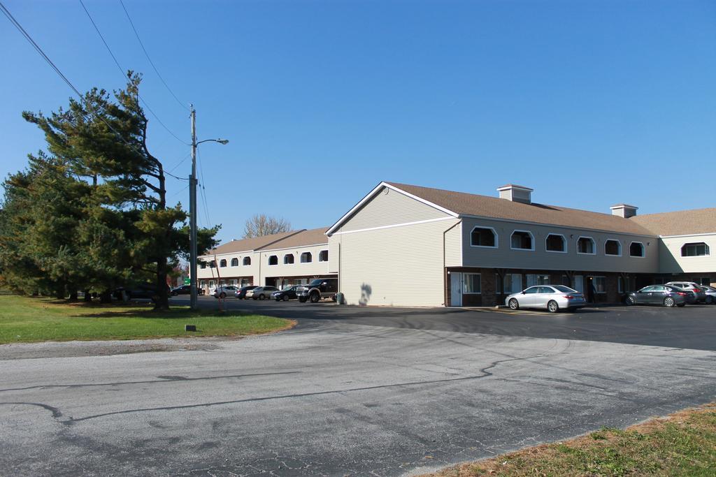 Days Inn By Wyndham Davenport Ia Exterior photo