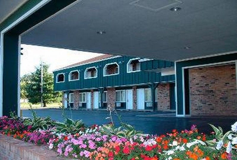 Days Inn By Wyndham Davenport Ia Exterior photo